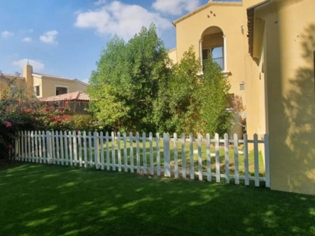2 Bedrooms Villa in Palmera 1