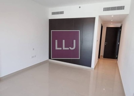 Vacant Now | 4 payments | Podium View