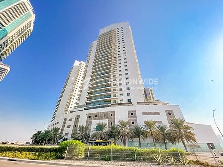 A Ready to Move In Dazzling Unit With Balcony