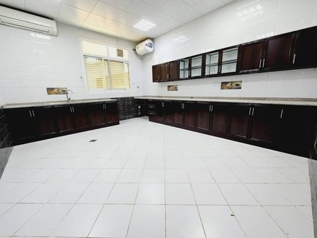 Specious Apartment| 3 Bedroom+Majlis| Near BusStop