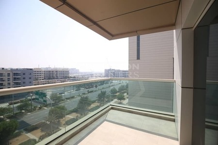 Spectacular | Closed Kitchen | Street View