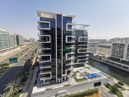 LUXURY I S BUILT IN || URBAN LOCATION . . !!!